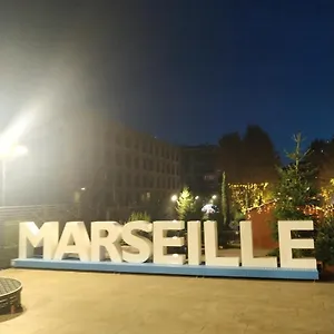 Petit Bonheur Au Coeur Du Vieux Port Marseille